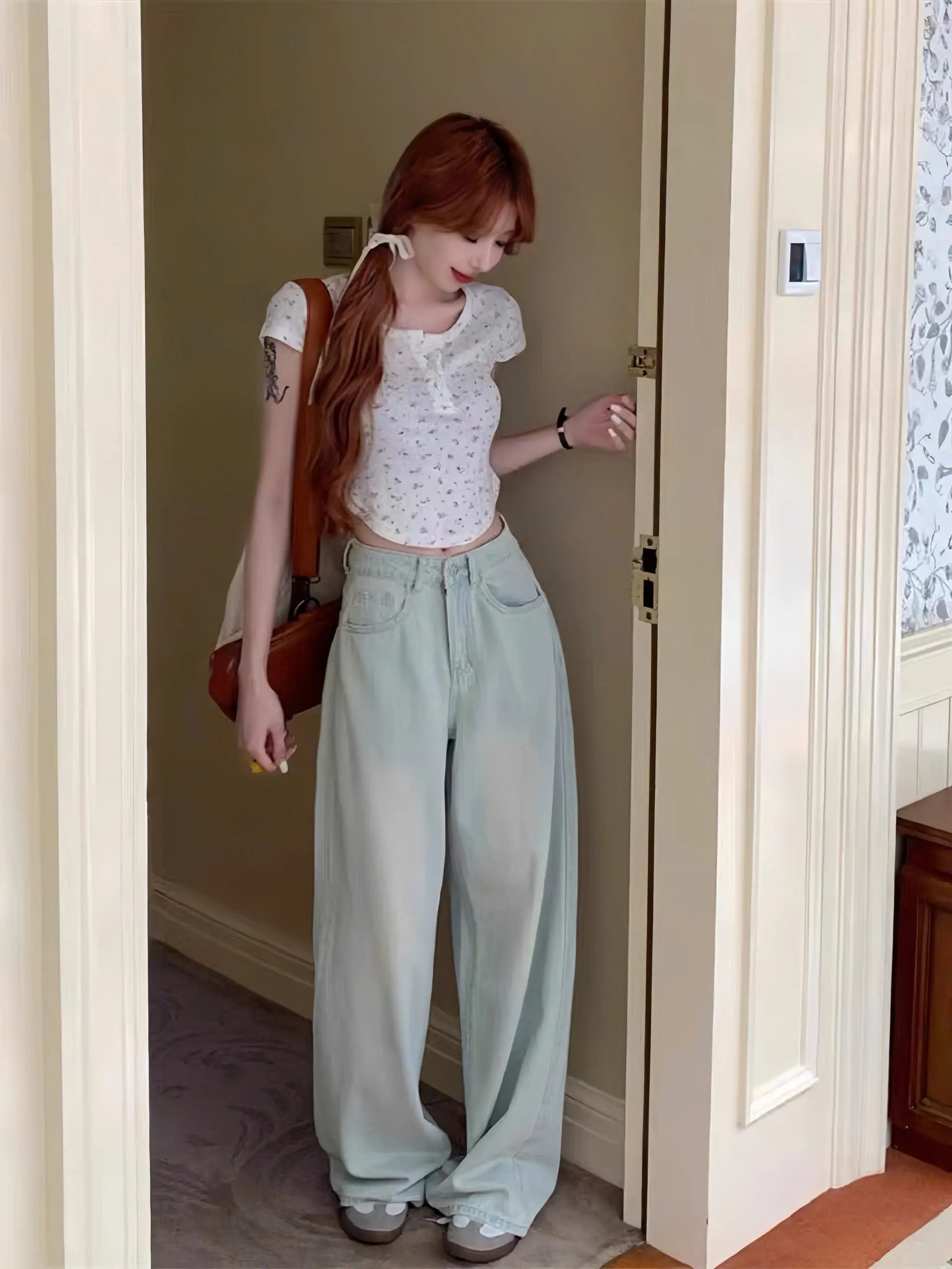 Quần jeans nữ suông lưng cao dáng basic màu xanh ánh bạc dáng chuẩn | BigBuy360 - bigbuy360.vn