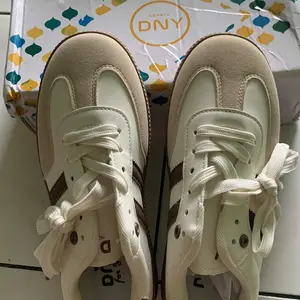 0509 [Sepatu DNY] Sepatu Kasual Wanita Jalan Santai Sneakers Simple Cewek Terbaru