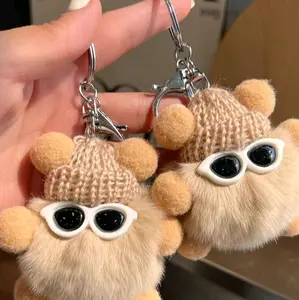 Gantungan Kunci Boneka Pom pom kacamata Lucu Berbentuk Bulu dengan Topi dan Kacamata Gaya Fashionable untuk Tas dan Kunci