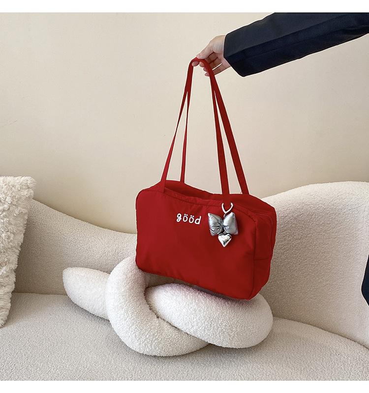 Product Introduction of Túi Kẹp Nách, Phong Cách Hàn Quốc, Thêu Chữ Đơn Giản, Phong Cách Thường Ngày Chất Liệu Nylon Màu Đỏ, Thời Trang, Thích Hợp Cho Nữ, Phong Cách Preppy, Dung Lượng Lớn, Túi Đeo Vai Đi Lại 18