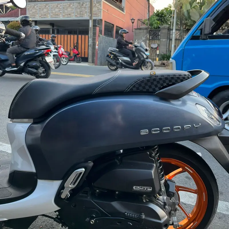 Kulit Jok Motor Jahit Tengah/3Jahitan Amplas Sbtech Kombinasi Catur Kotak Kotak Kulit Jok Motor Beat, Vario, Mio, Scoopy, Kulit Jok Pasir X Catur Model Terbaru Terlaris Motorcycle 1
