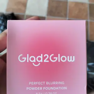 Glad2Glow Perfect Blurring Powder Foundation Concealer - setting powder Mencerahkan Wajah Kusam Niacinamide Translucent Twowaycake Skintint | bedak tabur oil control dan tahan lama Cushion