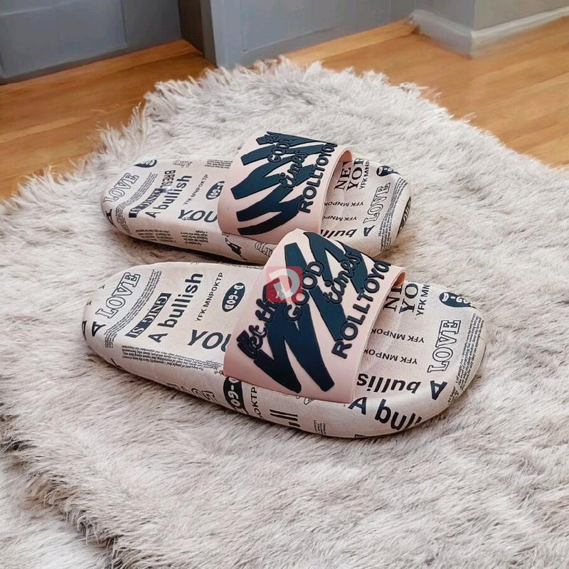 [Bisa COD] Sandal Selop Bercorak Tulisan Motif Anti Slip Breslin P2228 Shoes Sendal Karet Pria Wanita 6