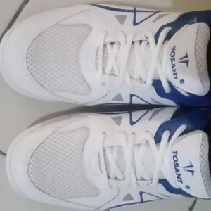 TOSANT Sepatu badminton voli sepatu olahraga bulutangkis sport pria wanita