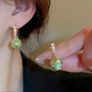 AT03 Beli 68K dapat gratis bonus (COD) Anting Korea Fashion Titanium Lingkaran, Liontin Bulat Warna Putih & Hijau, Elegan untuk OOTD Batu Emas Giok Earrings