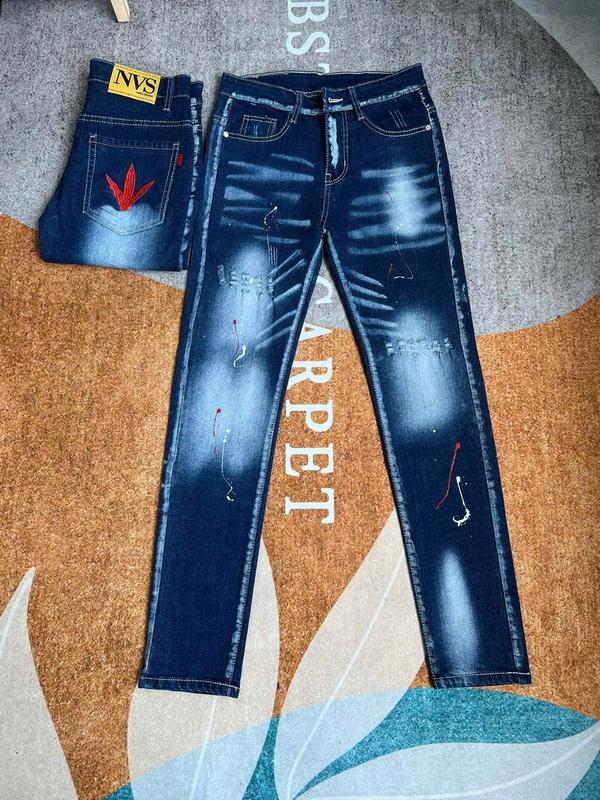 QUẦN JEANS NAM XANH DÀI, QUẦN BÒ NAM CO GIÃN ĐI VIỀN RÁCH CÀO NHẸ , PHẨY SƠN KIỂU 2 BÊN , TÚI SAU THÊU LÁ  ĐỎ ĐẸP Denim Menswear Pants Có Túi