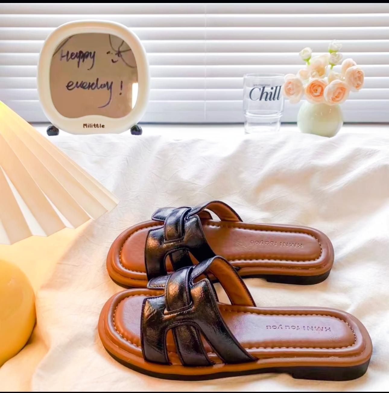 Sandal Wanita Stylish PVC Sol Lembut Anti Selip Ukuran 36-41 Tren Korea Casual Premium Untuk Kegiatan Luar Ruangan