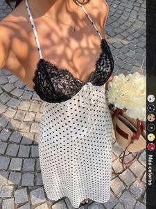 Vestido maxi negro con lunares y patchwork de encaje, cuello en V, estilo halter, espalda descubierta y lazada en la cintura; para mujer, primavera/verano; elegante para vacaciones, citas o como invitada a boda; uso diario minimalista.