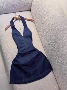 Vestido de mezclilla azul profundo para mujer con cuello halter, moda casual elegante, perfecto para el día a día, cómodo y moderno