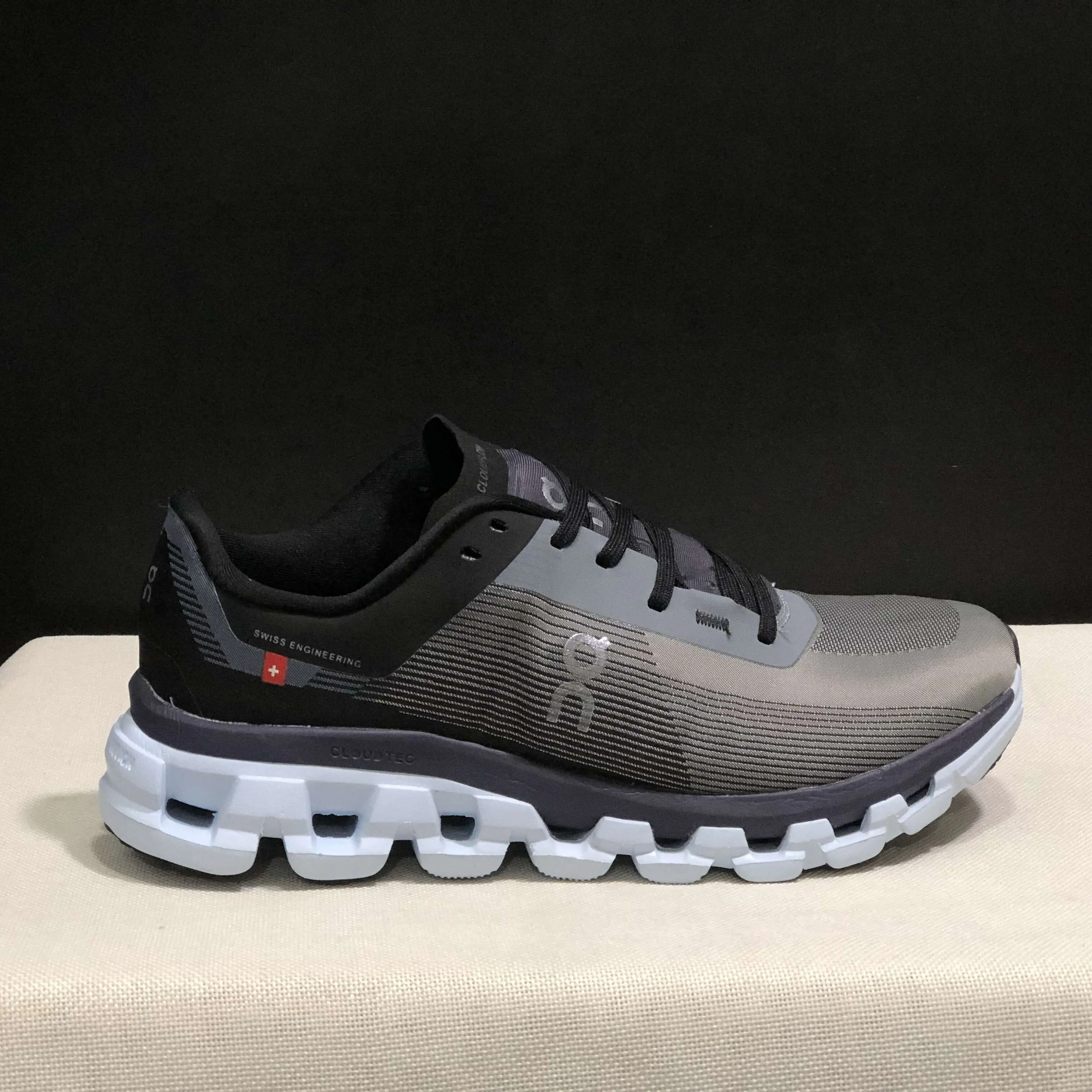On Cloudflow 4 men's lightweight breathable cushioning shoes