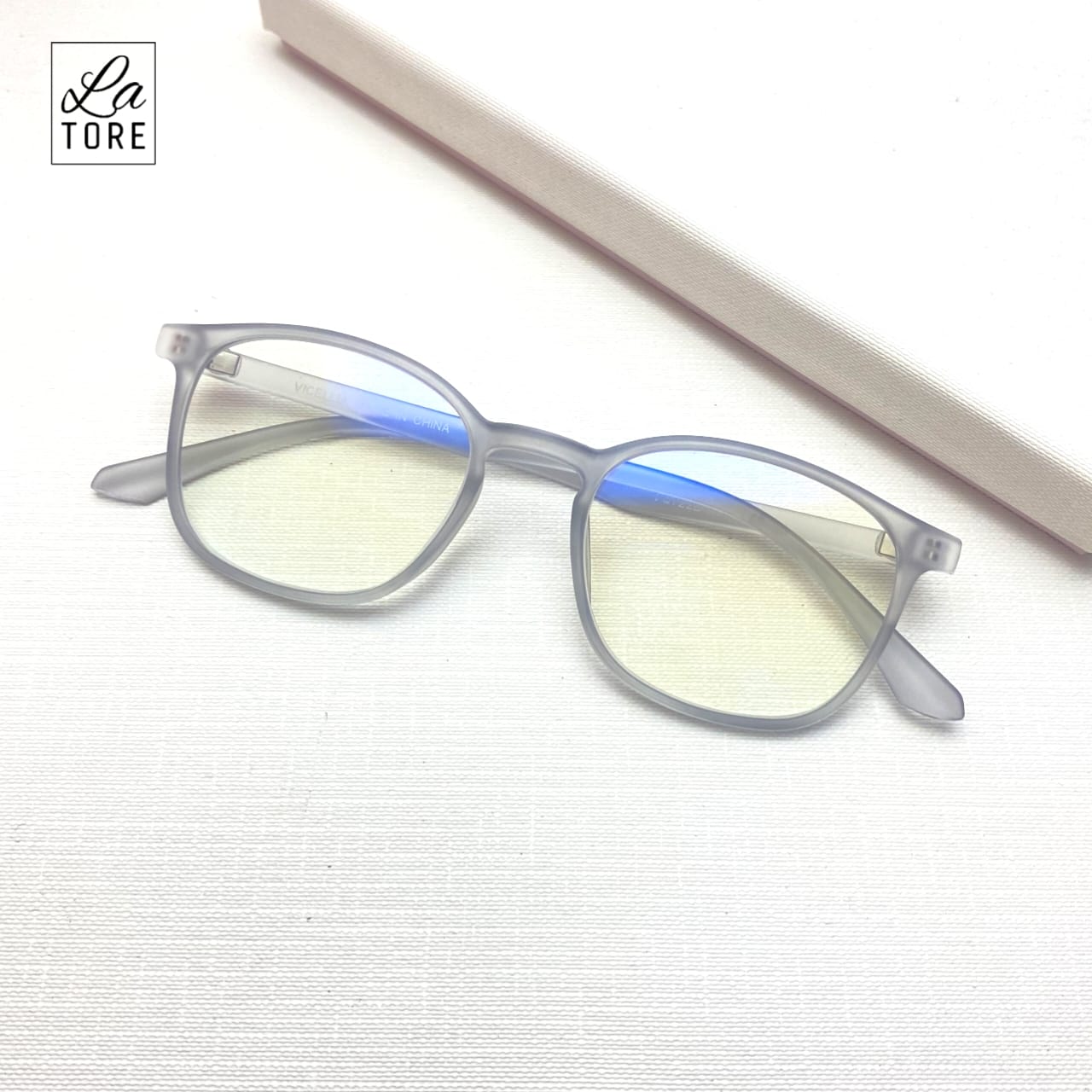 La Tore Kacamata Anti Radiasi Photochromic Persegi Modis Pria Wanita Lensa Bluecromic untuk Perlindungan Optimal Eyewear Glasses La Tore Kacamata Anti Radiasi Photochromic Persegi Modis Pria Wanita Lensa Bluecromic untuk Perlindungan Optimal Eyewear Glasses