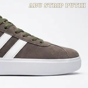 Legia Abu Strip Putih, Sepatu Sneakers Casual Classic Cocok Untuk Pria dan Wanita, Formal dan Santai