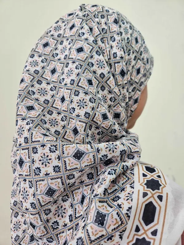 [PAKET BUNDLE] [BELI 3 LEBIH HEMAT] Luminous Beauty Veils - Hijab Segi Empat Shawlpublika/Hijab Segi Empat Motif Shawlpublika/Hijab Segi Empat Motif Bahan Voal Kualitas Premium (Motif U dan T) 0