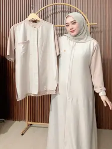 Gamis Couple Lebaran 2026 Model Simple Elegan Kekinian Bahan Viscose Jaquard Mix Sabrina Lembut Adem Jatuh Dress Muslim Set Koko Terbaru Resleting Depan Busui Friendly