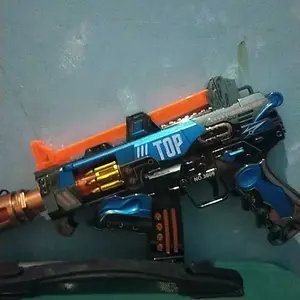 Mainan Blaster Elektrik Futuristik - Dengan Lampu LED, Suara Realistis & Semprotan Kabut, Magazin Berputar & Bisa Digantung 8+