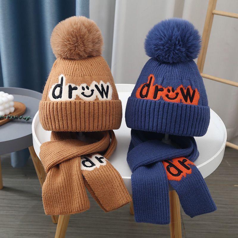 Product Introduction of Bộ Mũ Khăn Quàng quàng cổ Chữ Pompom, Thiết Kế Dễ Thương, Thích Hợp Cho Mùa Đông, Ấm Áp Và Dày, Cho Bé Trai Và Bé Gái Trẻ Mới Biết Đi, Mũ Len, Chống Gió Ngoài Trời, Bao Gồm Khăn Quàng Cổ Và Mũ Cho Trẻ Em 7