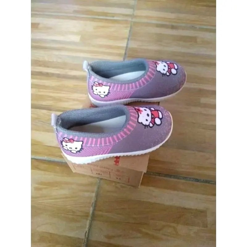 Sepatu Anak Perempuan Slip On Hello Kitty 1