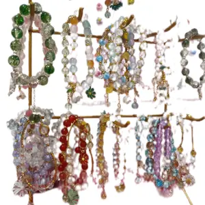 Gelang Manik-Manik Warna-warni dengan Desain Elegan untuk Tampilan Lebih Menarik