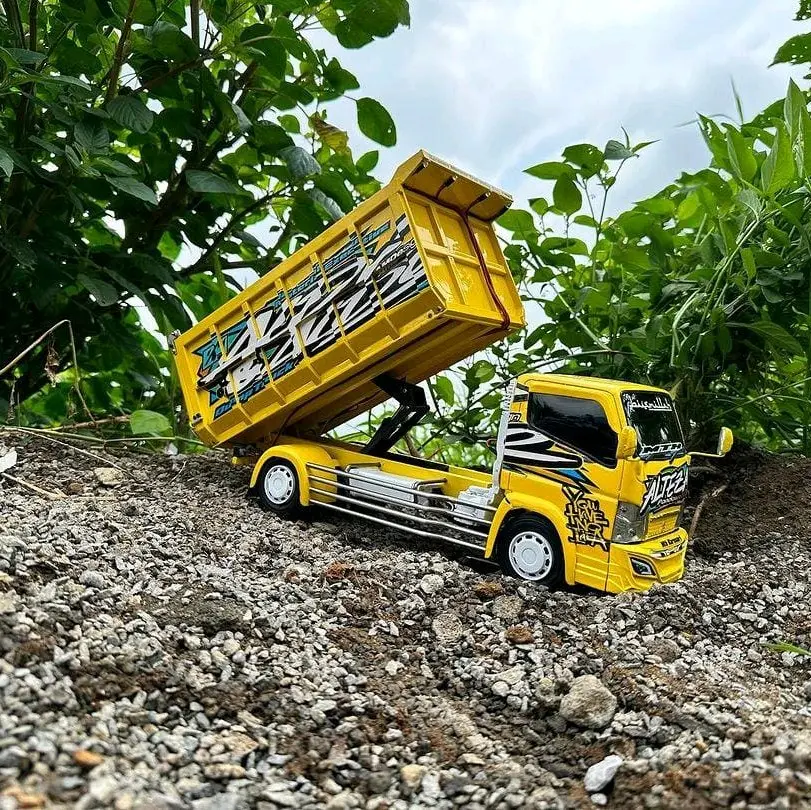 MINIATUR TRUK DUMP VERSI TERBARU BOSKU..BISA JUNGKIT HARGA TERJANGKAU... Lampu Kayu