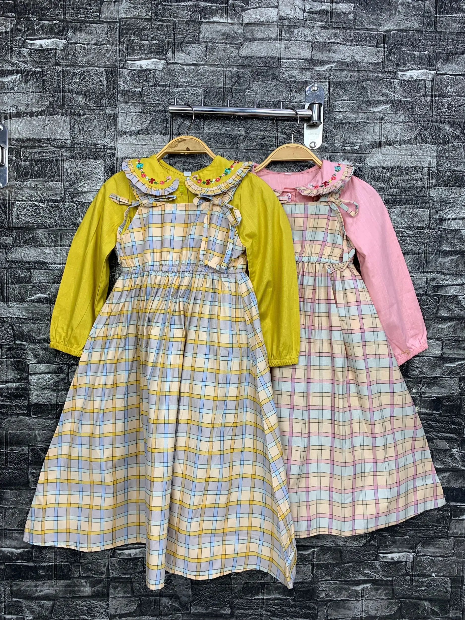 Nikita - 9806 Gamis Overall Anak 3 - 10 Tahun Motif Kotak Bordir Bunga