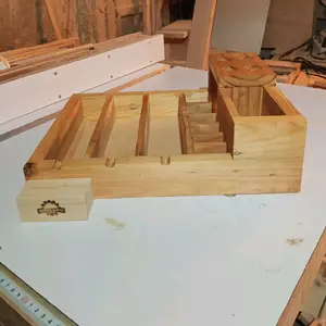 Kotak Kalliper Barbershop Dari Jati Belanda,Tempat sisir dan cukuran rambut barbershop