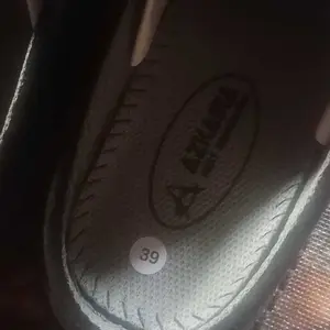 Sepatu Sandal Selop Bustong Pria Kulit Suede Nobuk sintetis Lentur Casual Cowok Selop Premium Terbaru Shoes Karet