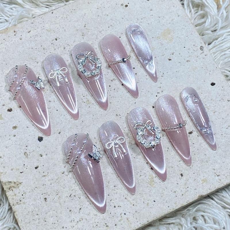 S-28 móng tay giả thiết kế nền hồng thạch nhạt mắt mèo ánh trăng form dài nhọn đính charm đá dây bi xinh sang nhà Mơ Nailbox