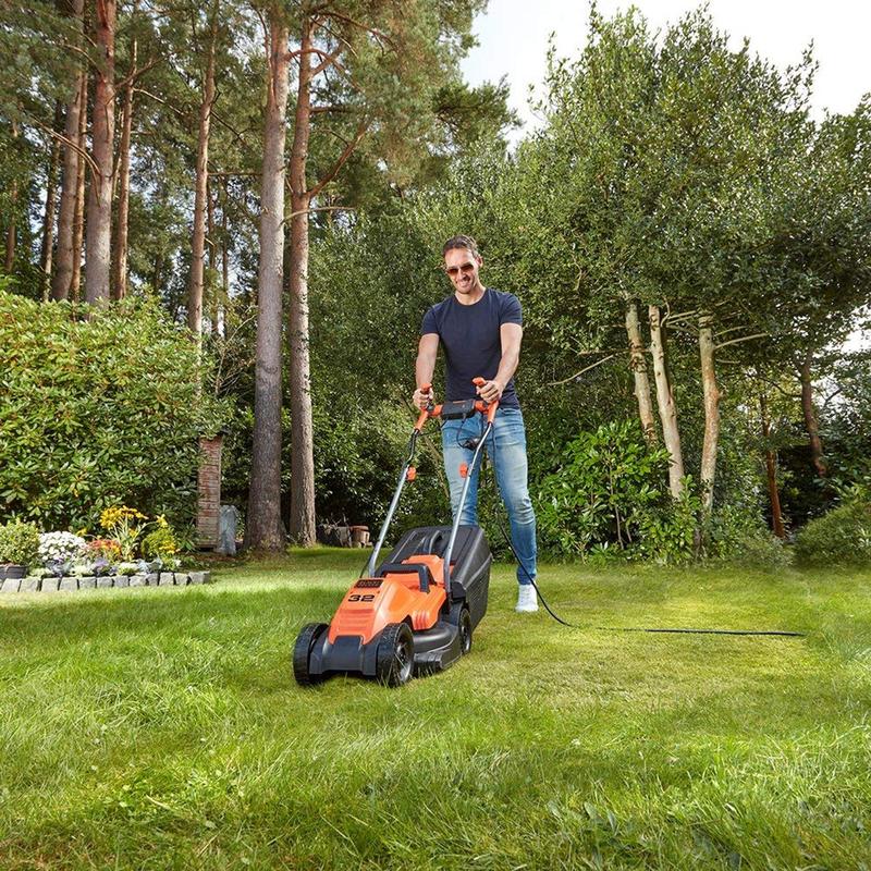 Black and Decker BEMW451BH 32cm 1200W Lawnmower 4