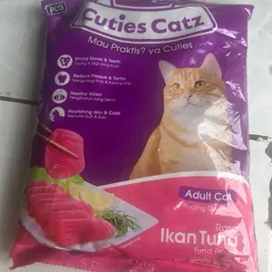 Cuties cats makanan kucing enak dan banyak kucing yg suka ama makanan ini