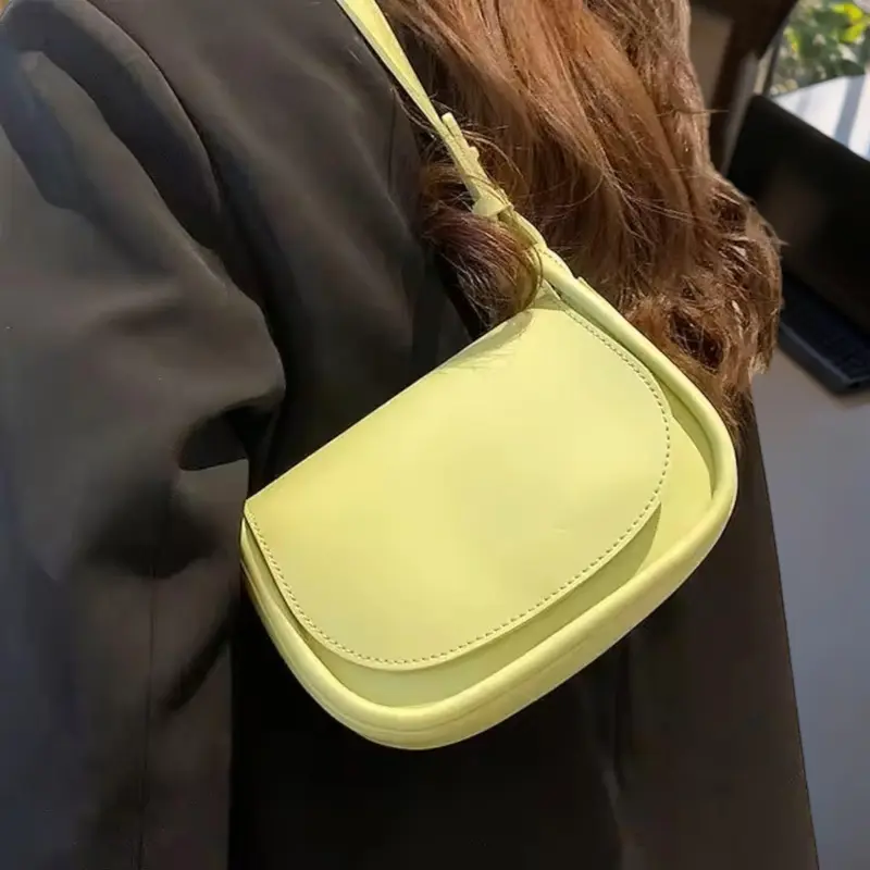 Mutiara Bags - Tas Selempang Wanita Kekinian LANNY minibag Muat HP Kulit Sintetis Polos Tersedia Hitam 3
