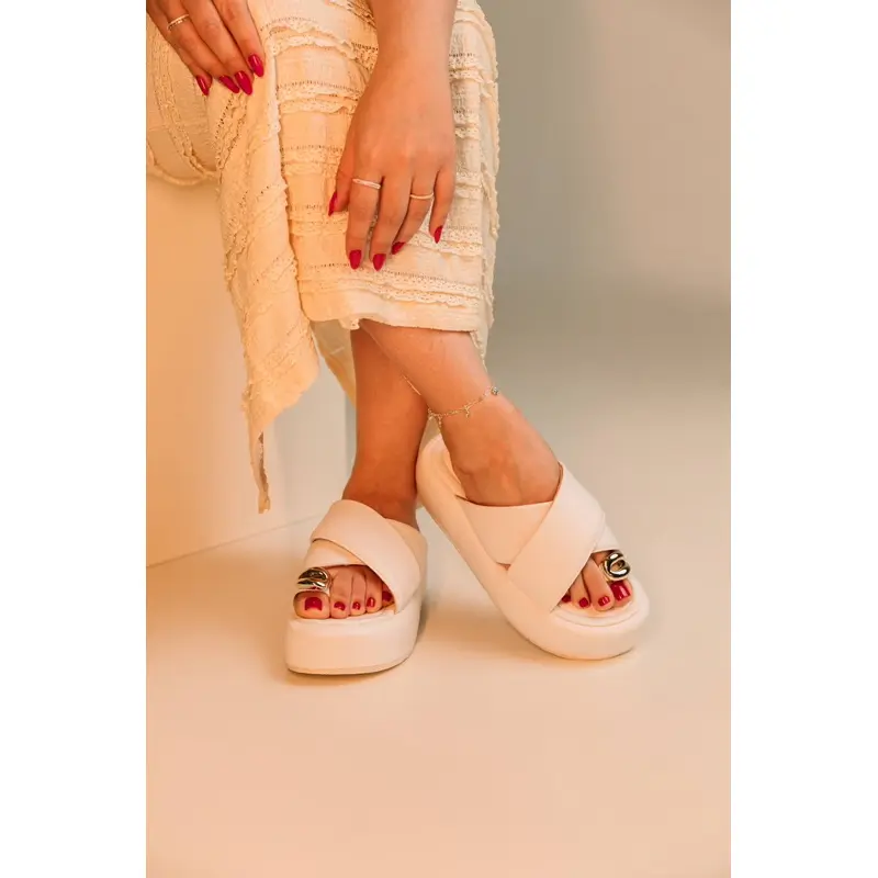 Sandália Feminina Zature Flatform Plataforma Tiras X Cruzada Acolchoadas Antiderrapante Enfeite Metalizado