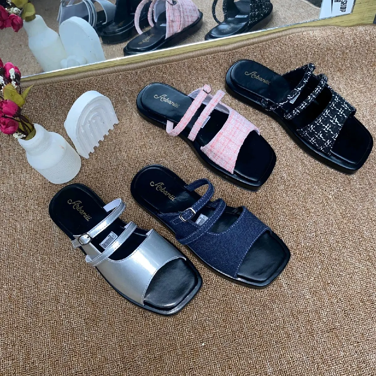 Sandal Wanita Kekinian Empuk Variasi Gesper Manual Trendi Terkini