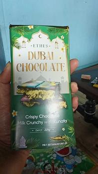 Product Review of DUBAI VERSI RAMADHAN LEBARAN IDUL FITRI crispy pistachio coklat kunafe chocolate bar dubai halal from f**i 1
