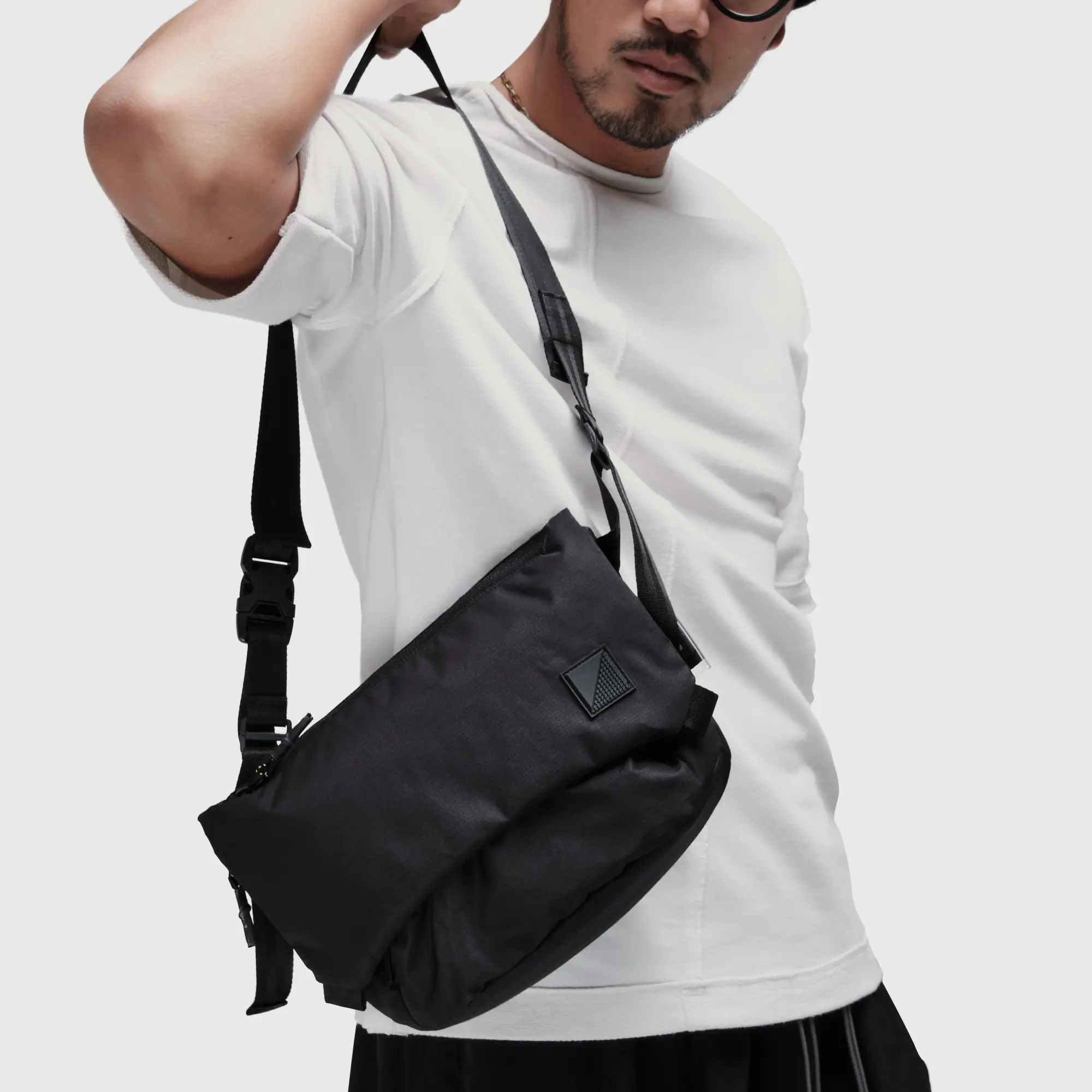 SYMA. Swift Sling Bag Black Selempang