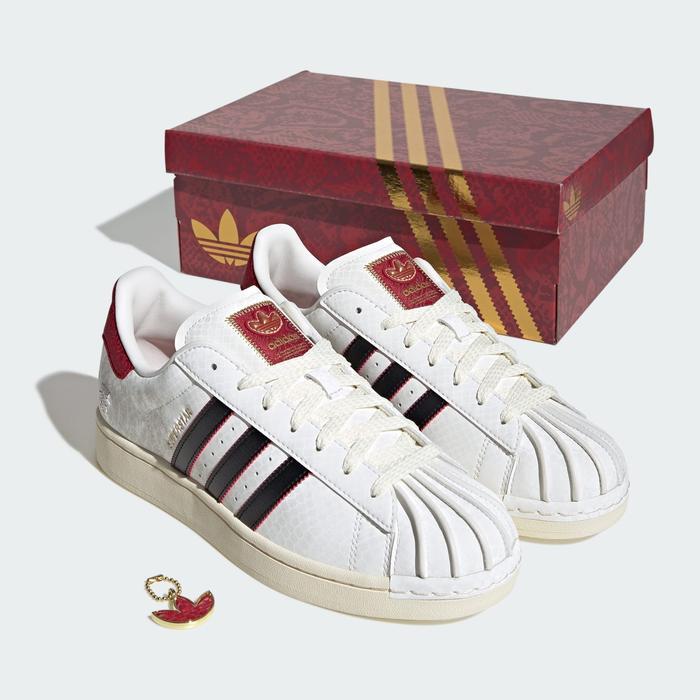 adidas gazelle silver green womens ADIDAS ORIGINALS Superstar II W "Core Black/Gold Metallic" JS4045