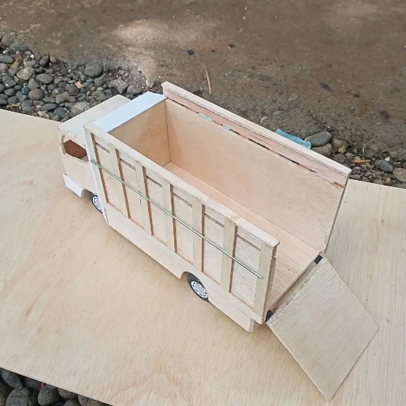 miniatur truk oleng bisa belok kanan kiri 4