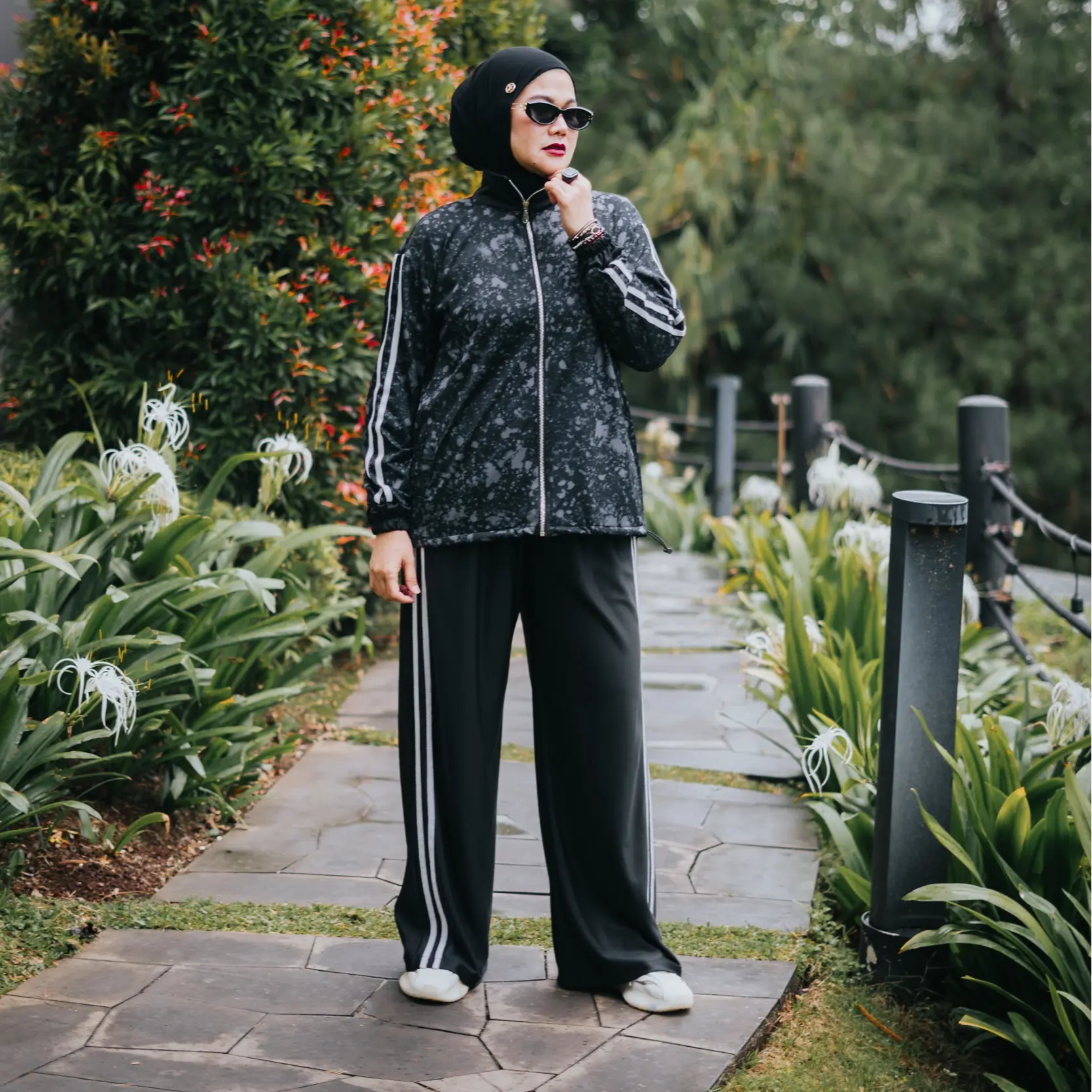 Oneset Jaket Printing Abstrak Hitam