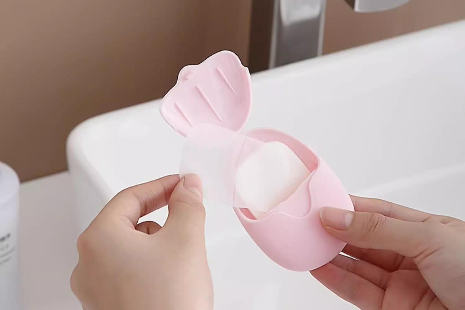 Sabun Lembaran Berukuran Kecil dan Portabel Bentuk Beruang Lucu Praktis untuk Membersihkan Rumah Menghasilkan Busa Lembut dan Mudah Dibilas Cocok untuk Berbagai Kebutuhan Sehari-hari