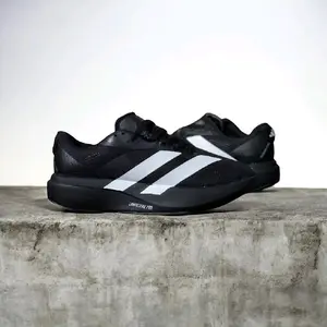 Sepatu Olahraga Jogging Senam Lari untuk Perempuan Anti Slip Ringan Desain Nyaman Tahan Lama Terbaru Ideal untuk Aktivitas Olahraga