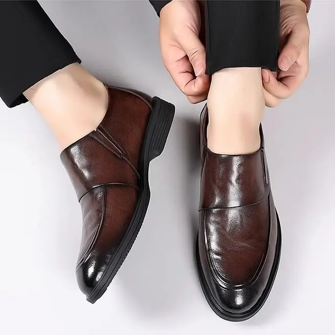 Sepatu kulit sapi asli pria terbaru tahun 2025, cocok untuk berbagai pakaian, anti licin, sepatu santai, tidak membuat kaki berbau, sepatu pria. 8