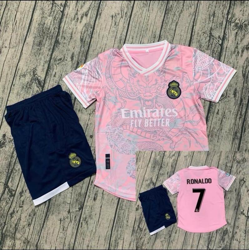 Bộ Đồ Đá Banh, Quần Áo Bóng Đá Trẻ Em "Real Rồng Hồng Quần Đen" Chất Liệu Vải Thun Cotton Cho Bé Từ 18Kg - 56kg Có In Tên + Số Theo Yêu Cầu