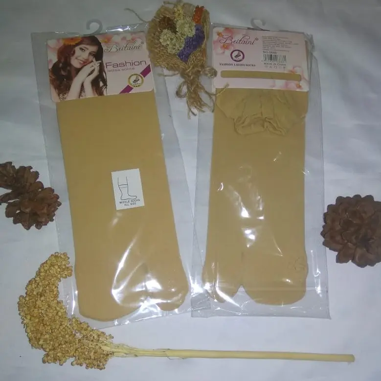 Stocking warna kulit ukuran sedang/sebetis / stocking jempol