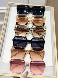 Set de Lentes de Sol Clásicos para Mujer, 6 Pares en Colores Variados, Perfectos para Protección Solar, Vacaciones en la Playa, Mejor Amiga