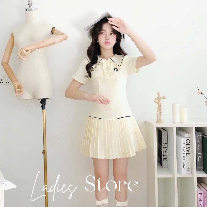 [HÀNG MỚI NHẤT] Đầm Váy Tiểu Thư Cổ Nhọn Phối Viền Logo Thêu Dáng Xếp Ly Xoè Thanh Lịch Sang Chảnh - LS00123