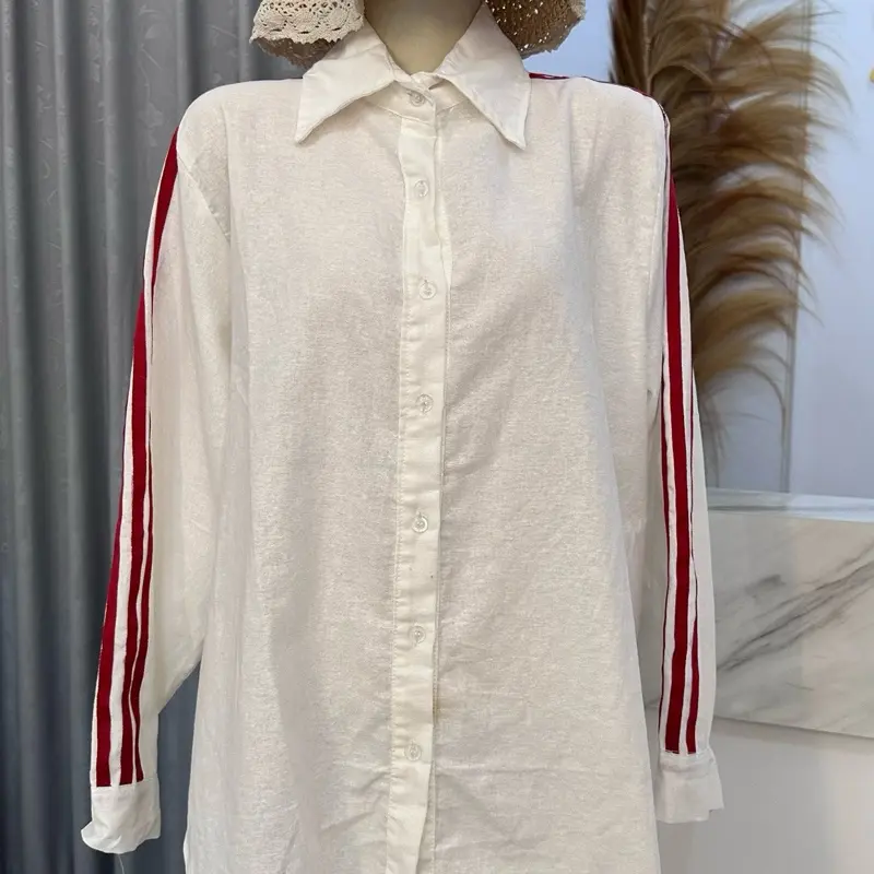 Atasan katun remi List merah