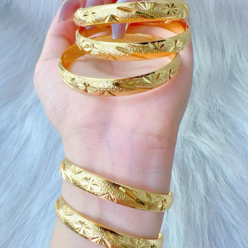 Vòng tay khắc chạm hoa văn Bản 8 ly - Mạ vàng 18k chất liệu ti tan không phai Titan