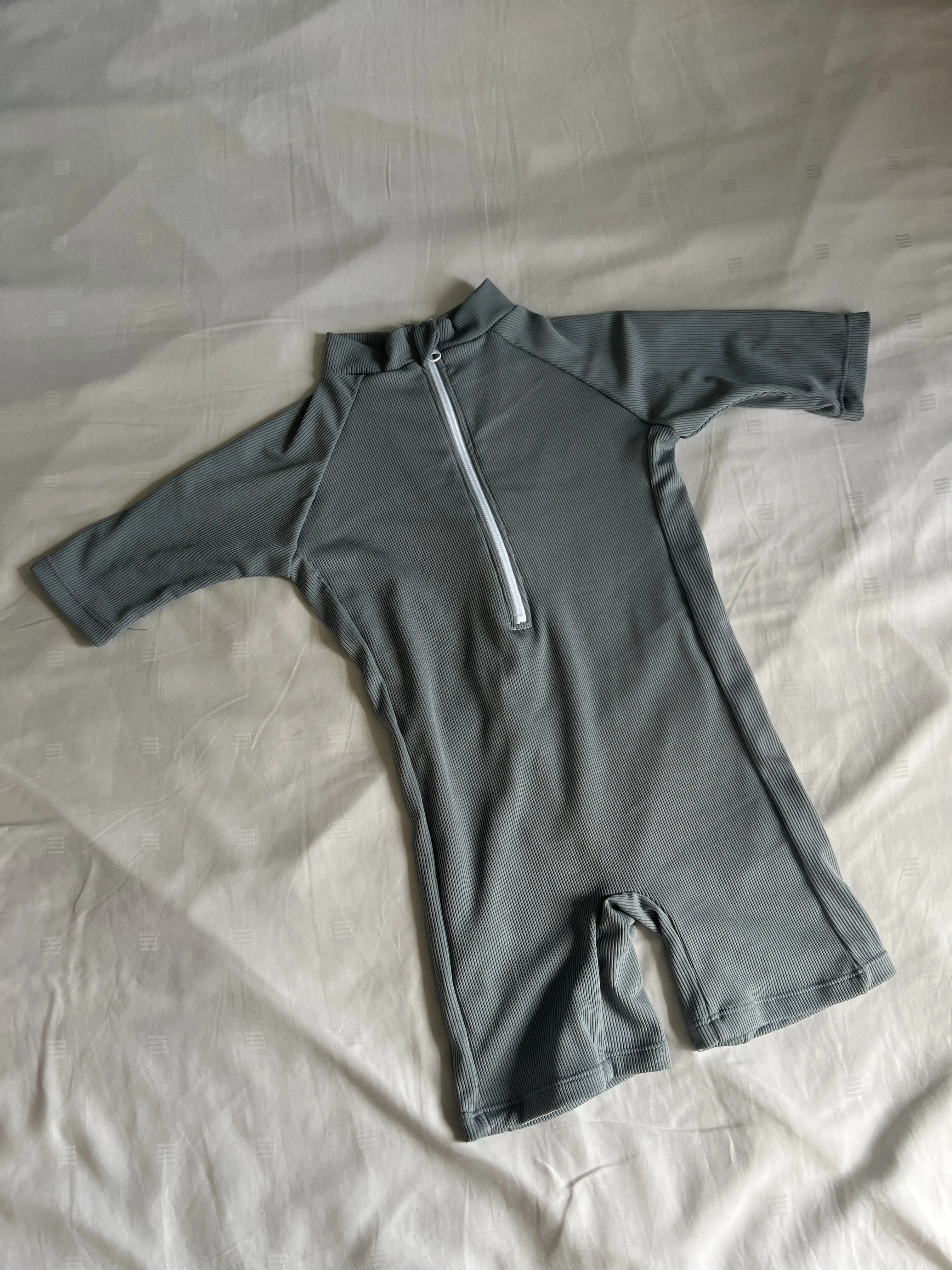 [Pre-launch] Mini Robyn rashguard in Earl grey crinkle