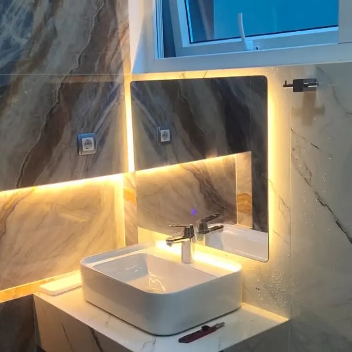 Cermin Kamar Mandi Dinding LED Wastafel