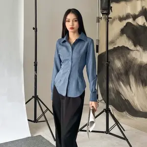 Misslola - Luna Stripe / Atasan Wanita Lengan Panjang dan Pendek Pinstripe - Womens Fitted Button Up Top