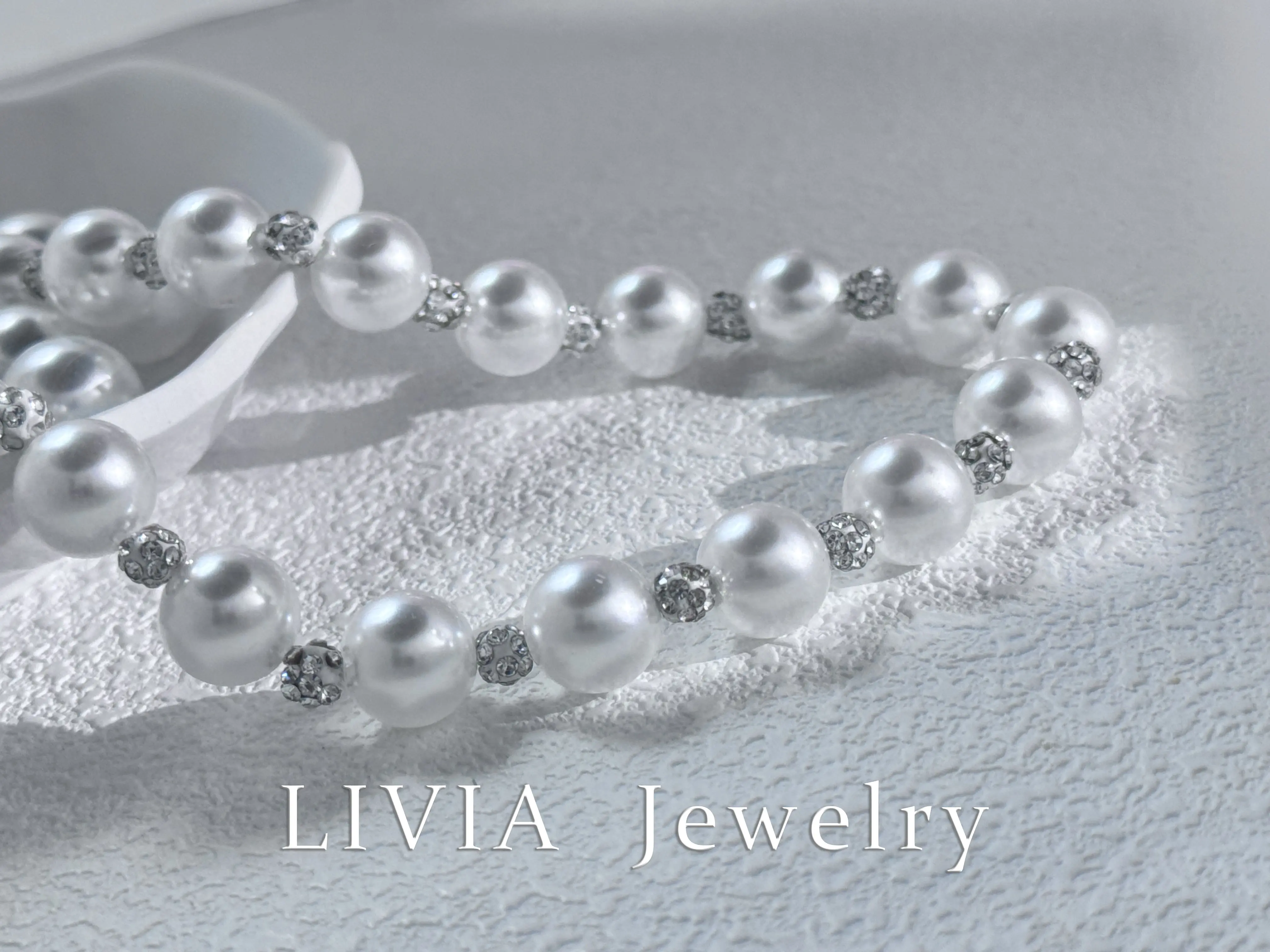 LIVIA - Cold White Strong Light Shi Home Pearl Necklace, niche large pearl necklace, light luxury collarbone chain